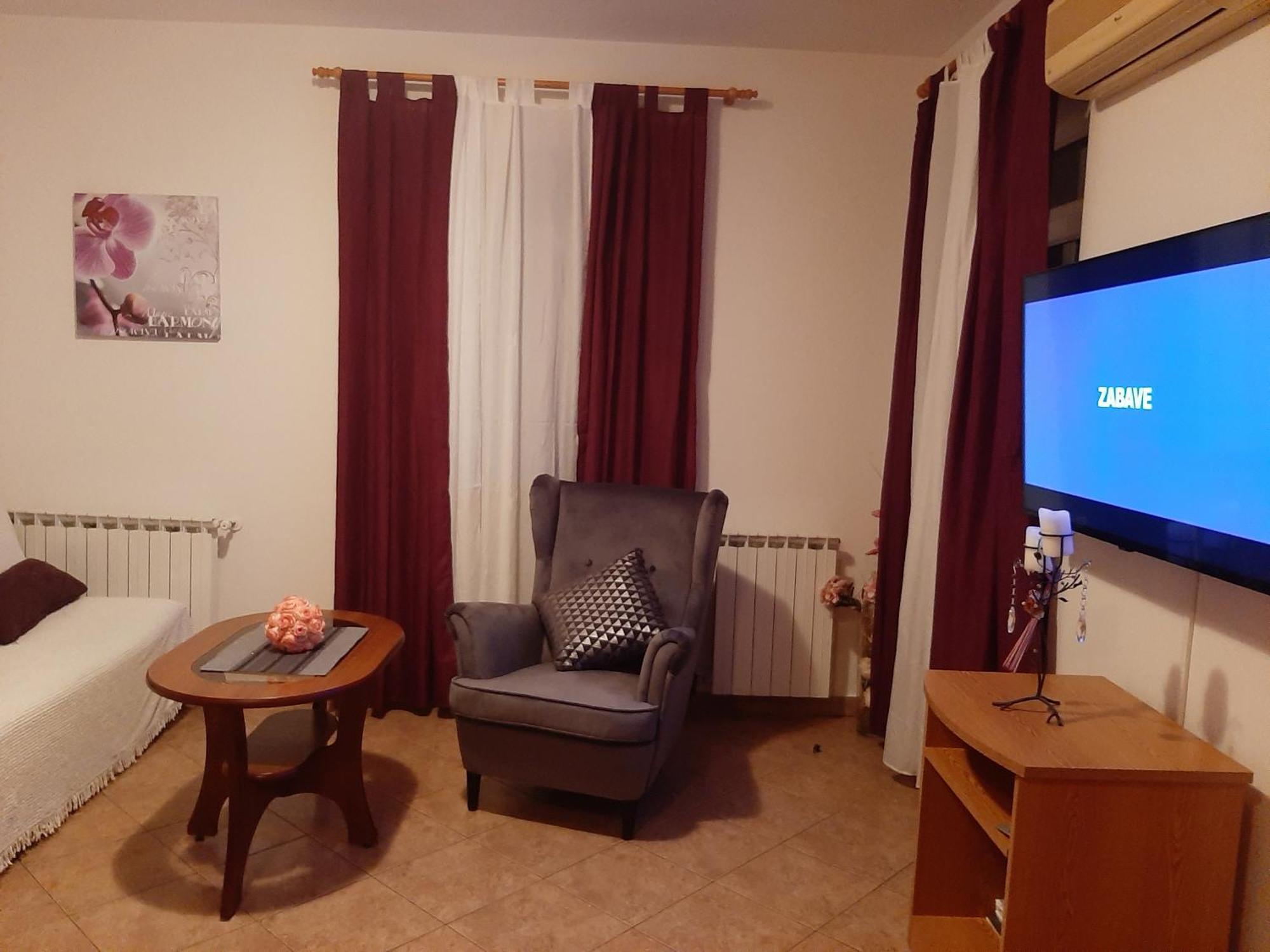 Family Apartments Suzi 罗维尼 外观 照片