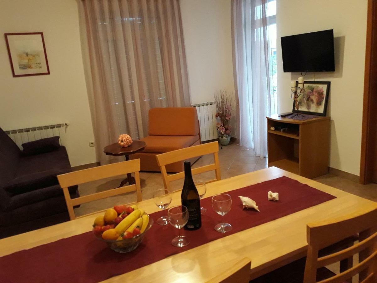 Family Apartments Suzi 罗维尼 外观 照片